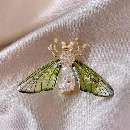 Cute butterfly brooch for women, sparkling and vibrant with forest style design, daily wear brooch accessories