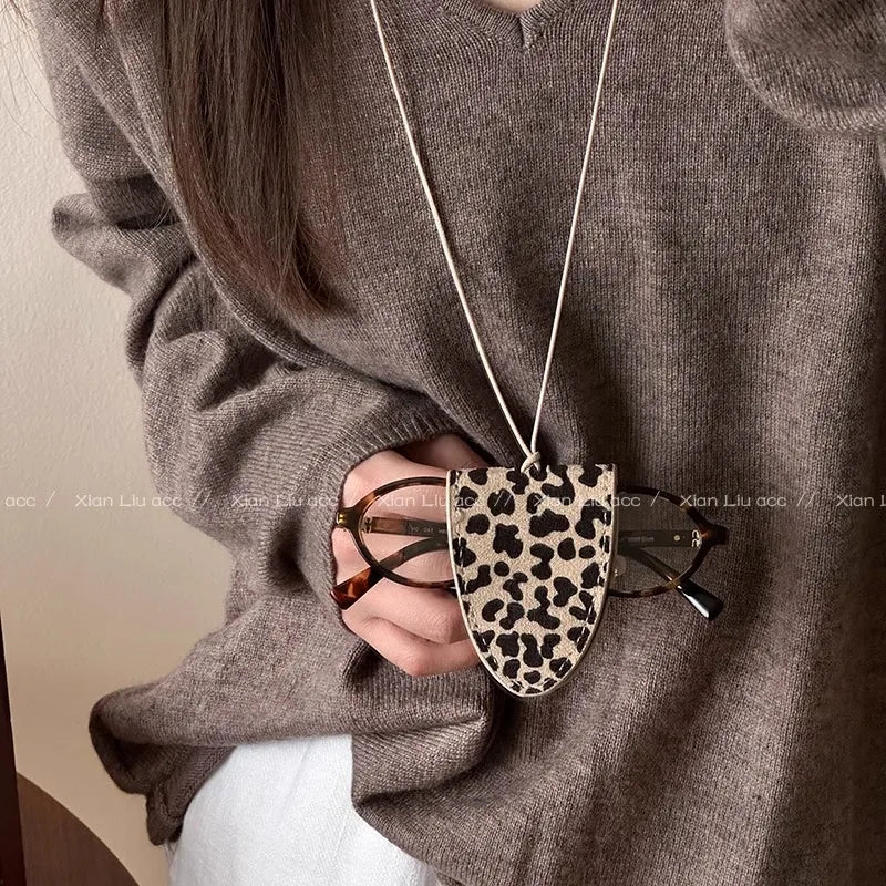 Leopard Eyeglasses Storage Bag Pendant Hanging Neck Glasses Clip Pendant Durable Glasses Clip Simple Hanging Neck Pouch